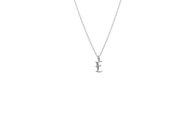 IX Studios - E Letter Charm sølv 