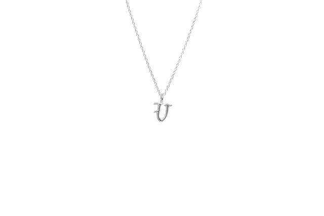 IX Studios - V Letter Charm sølv 